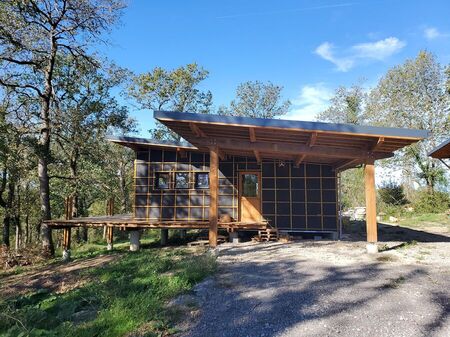 Petite maison bois, bardage &agrave; mettre en place, jardi-assainissement