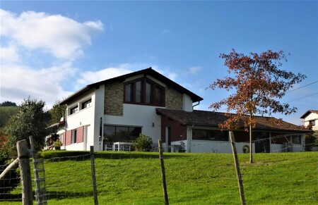 Maison neuve, 2010,  style n&eacute;o basque