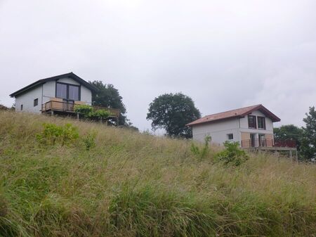 Deux maisons bois &agrave; Isturitz