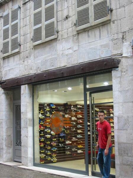 R&eacute;novation de fa&ccedil;ade et am&eacute;nagement d'un magasin &agrave; Bayonne